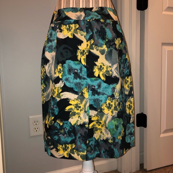 Ann Taylor Below the Knee Floral Skirt - Picture 3 of 5